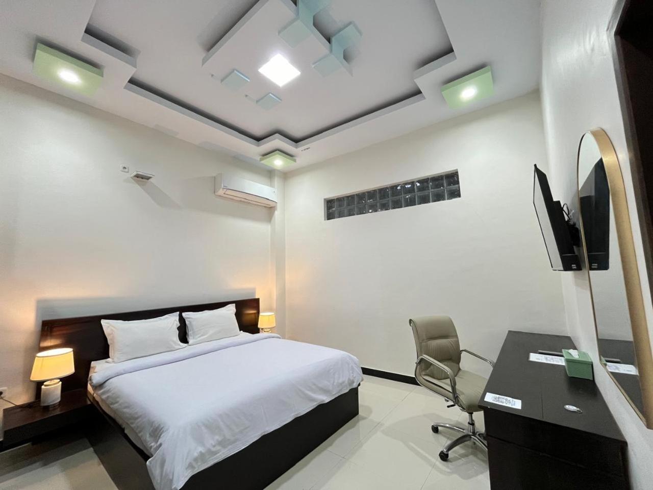 Dj Hotel Raha Екстериор снимка