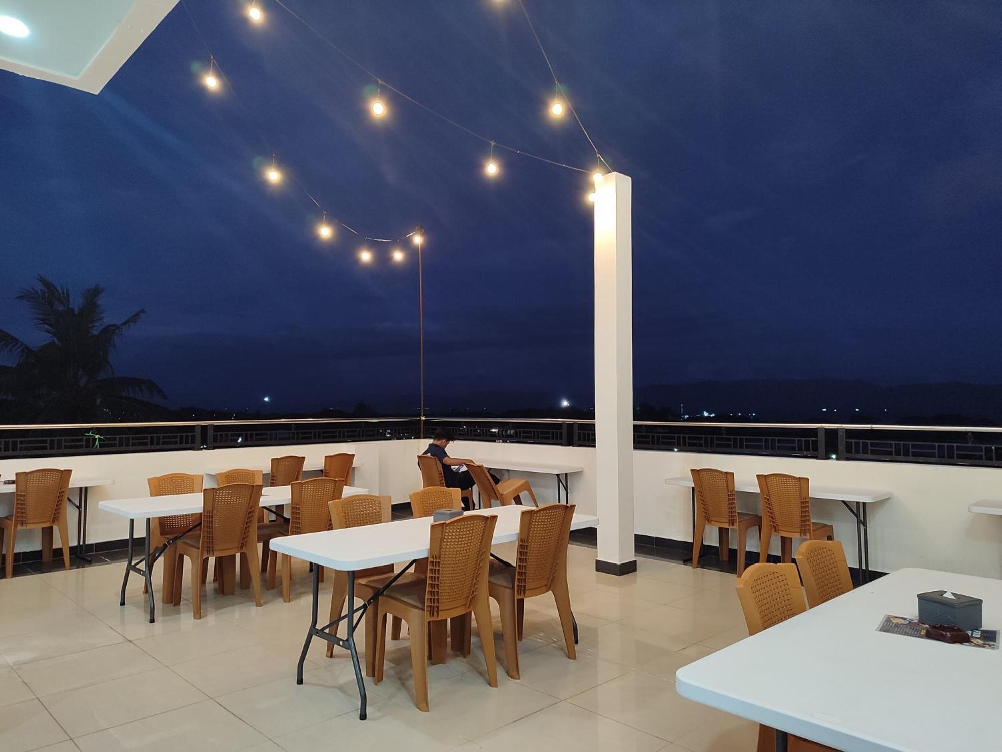 Dj Hotel Raha Екстериор снимка